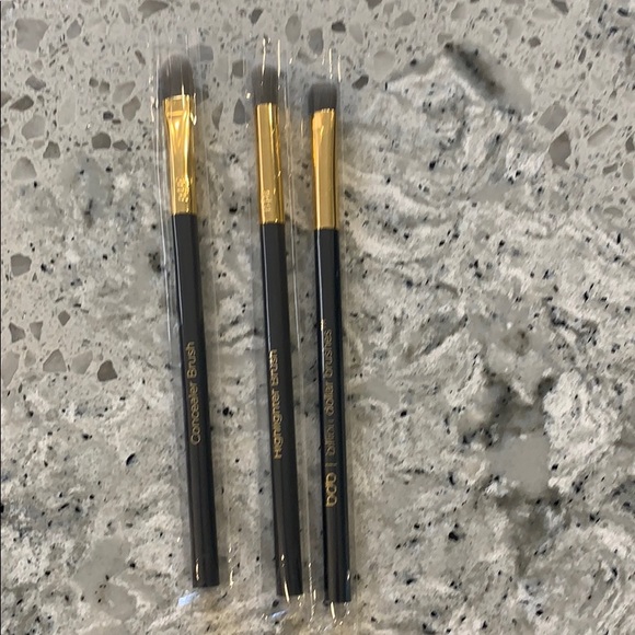 Billion dollar brushes - Picture 5 of 6